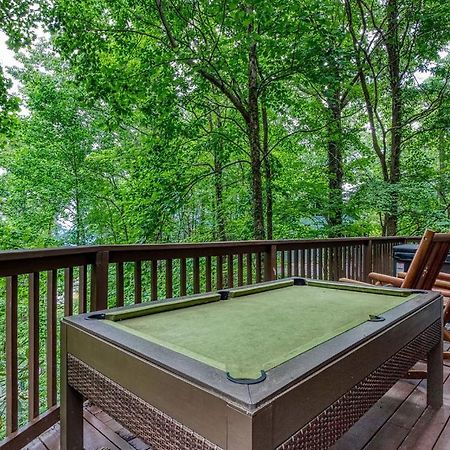 Moonshine Chalet, Hot Tub, Pool Access, Wifi, 1089 Free Tickets Each Paid Day, Dollywood And More جاتلينبرج المظهر الخارجي الصورة