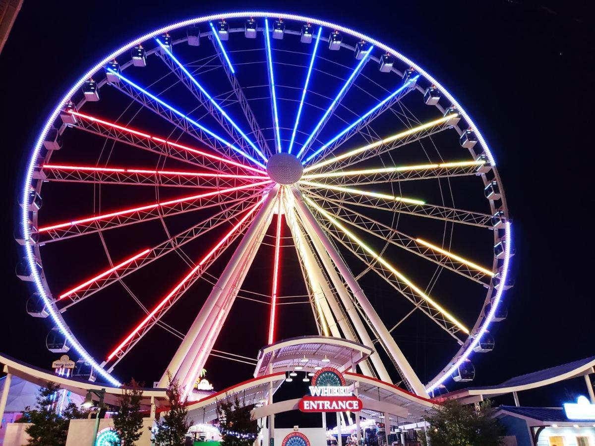 Moonshine Chalet, Hot Tub, Pool Access, Wifi, 1089 Free Tickets Each Paid Day, Dollywood And More جاتلينبرج المظهر الخارجي الصورة