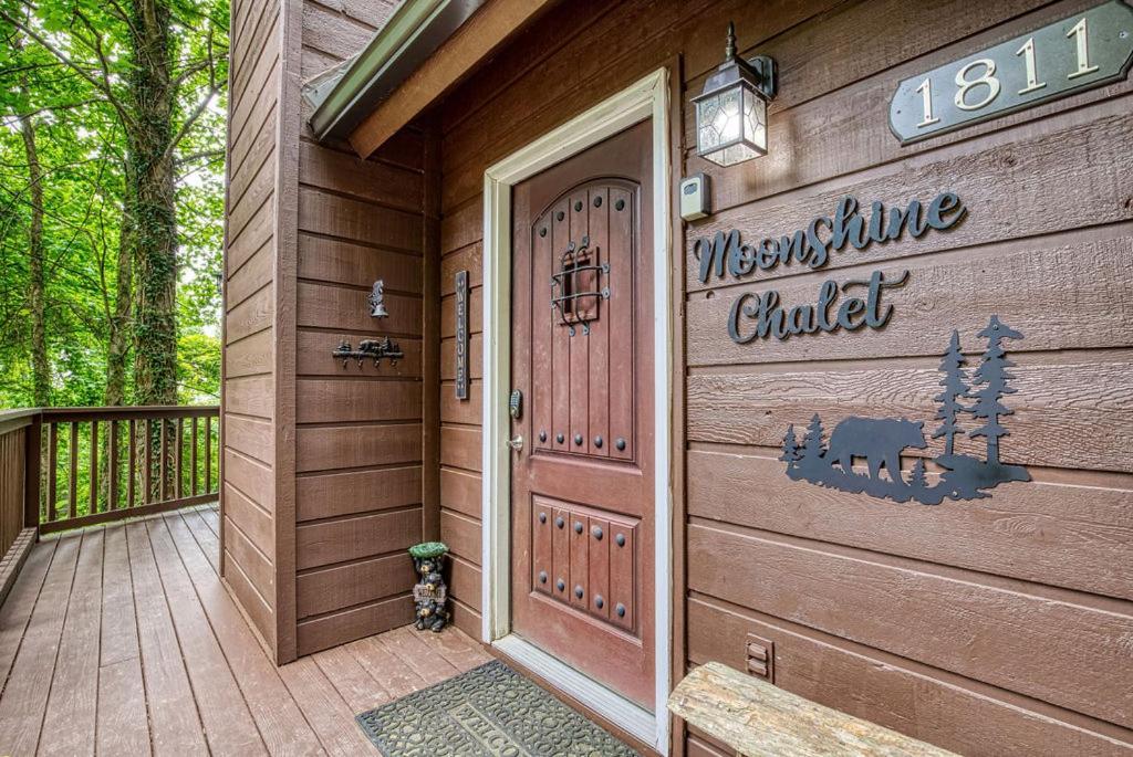 Moonshine Chalet, Hot Tub, Pool Access, Wifi, 1089 Free Tickets Each Paid Day, Dollywood And More جاتلينبرج المظهر الخارجي الصورة
