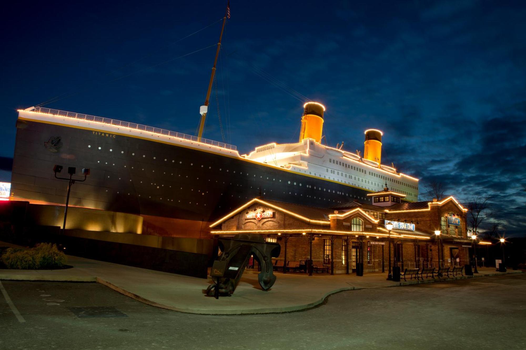 Moonshine Chalet, Hot Tub, Pool Access, Wifi, 1089 Free Tickets Each Paid Day, Dollywood And More جاتلينبرج المظهر الخارجي الصورة