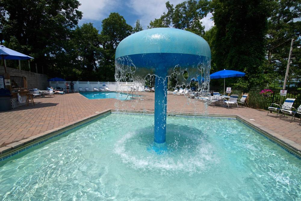 Moonshine Chalet, Hot Tub, Pool Access, Wifi, 1089 Free Tickets Each Paid Day, Dollywood And More جاتلينبرج المظهر الخارجي الصورة